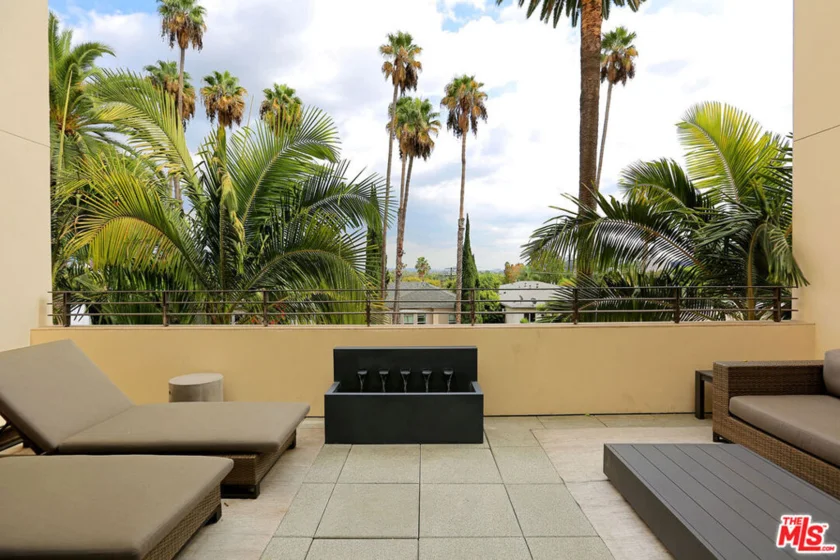 447 N Doheny Drive #102 photo 38