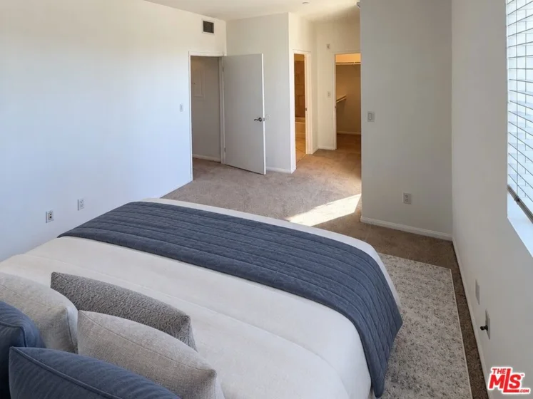 13941 Sherman Way #208 photo 10