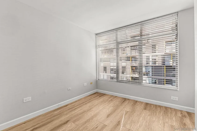 425 W Beech Street #805 photo 10
