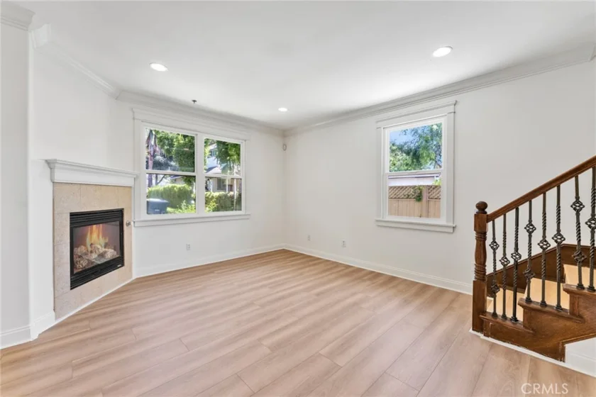 1590 Locust photo 6