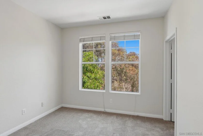 750 Harbor Cliff Way #105 photo 32