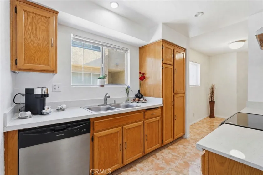 7651 Reseda #13-T photo 24