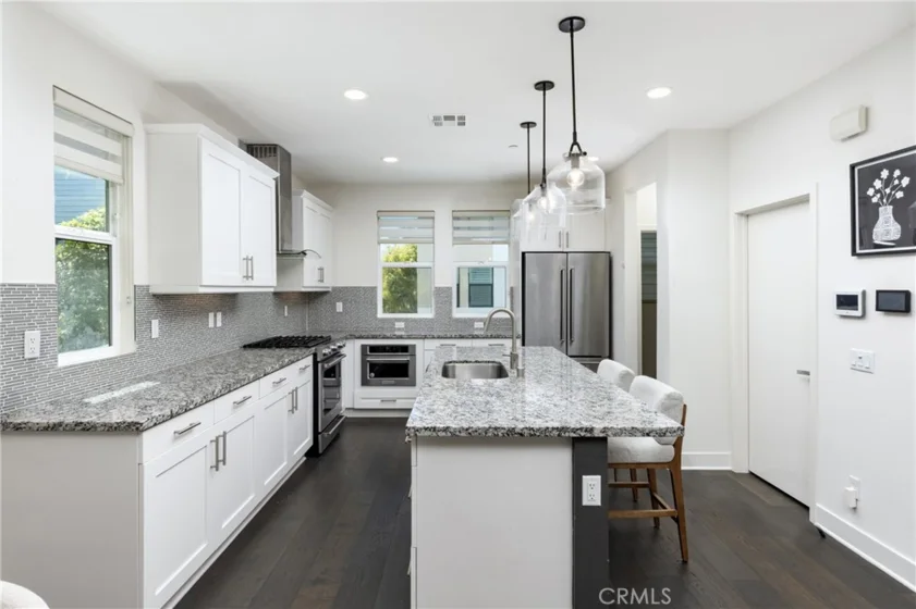 1675 Grand View photo 12