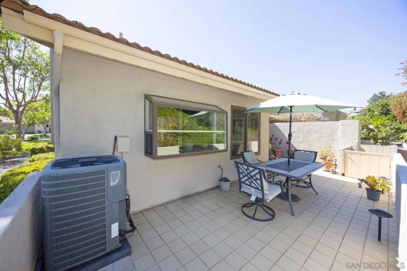 17959 Avenida Alozdra photo 35