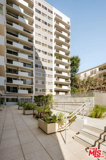 10450 Wilshire Boulevard #4J photo 22