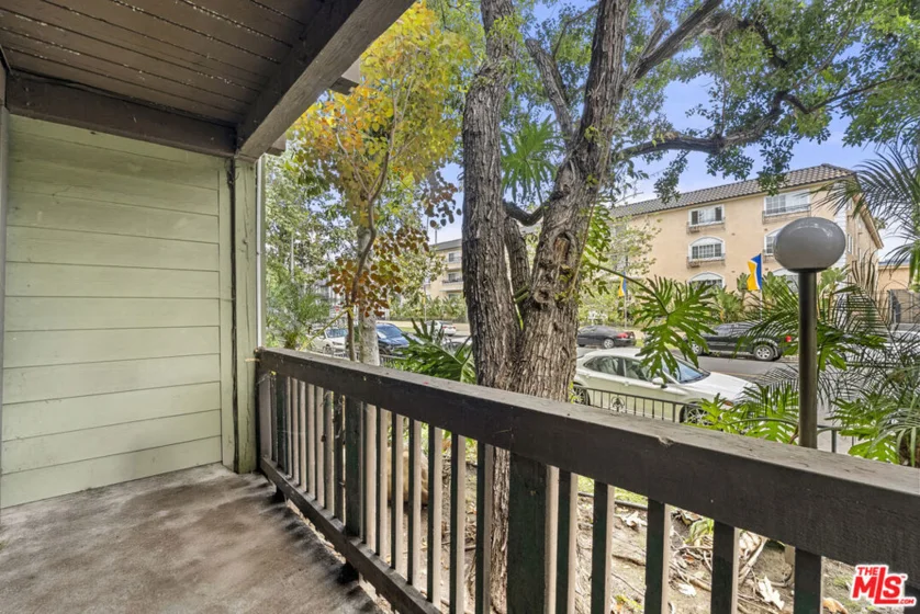 525 S Ardmore Avenue #107 photo 7