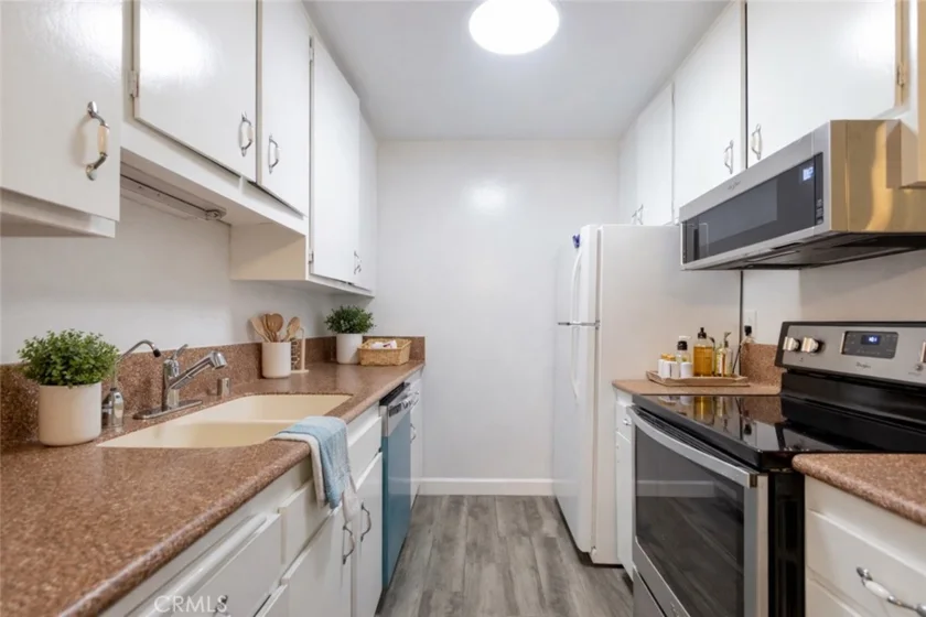 564 N Bellflower #109 photo 20