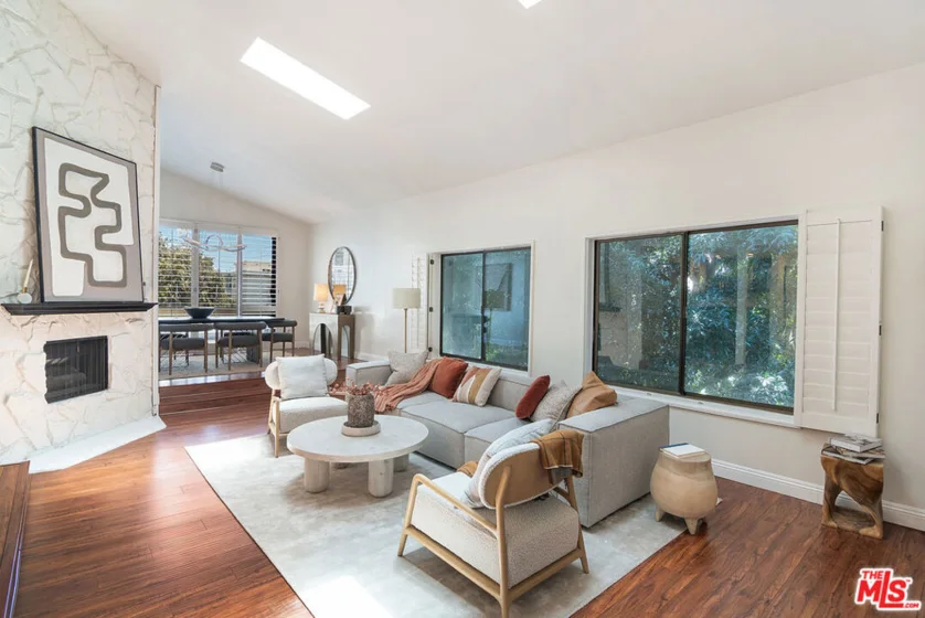 1434 Greenfield Avenue #303 photo 2