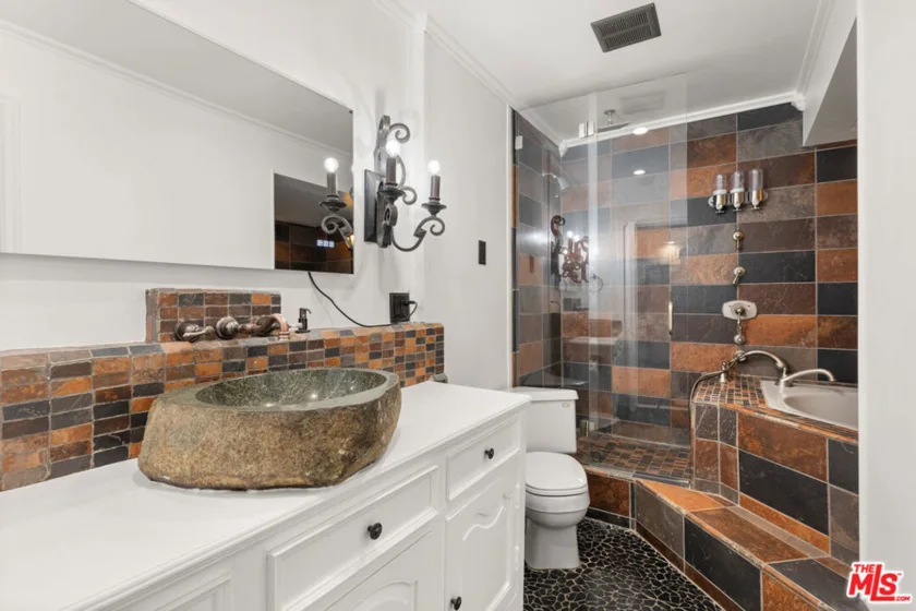 740 N Kings Road #102 photo 16