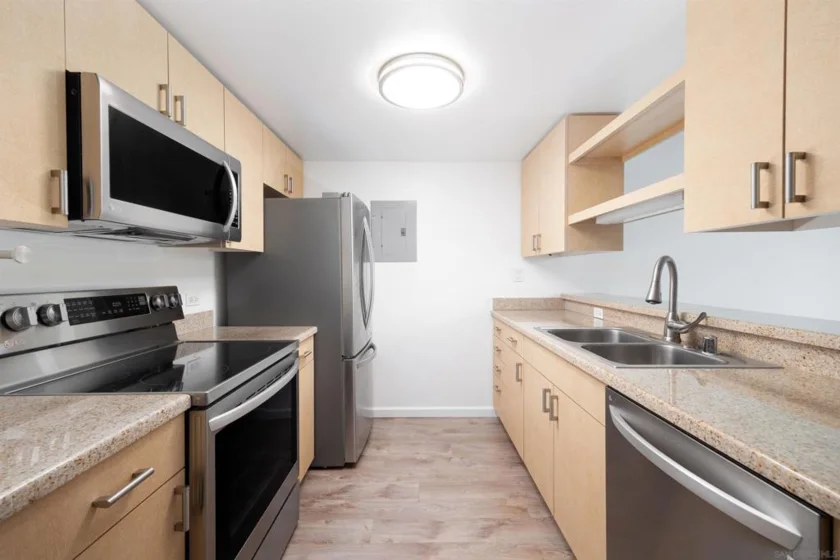 425 W Beech Street #722 photo 4