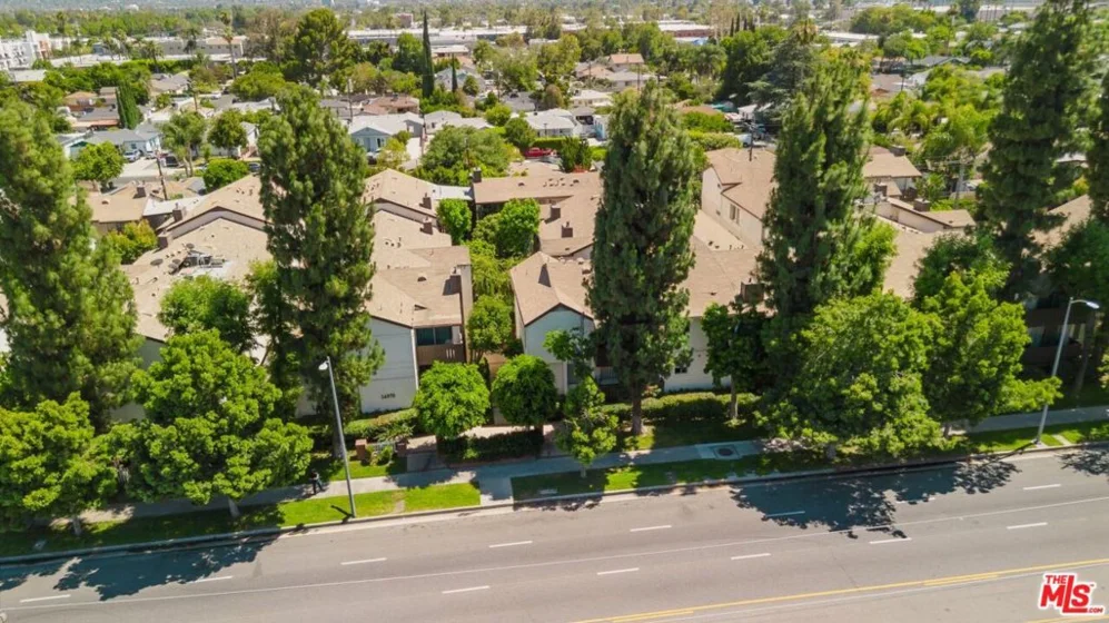 14980 Victory Boulevard #201 photo 38