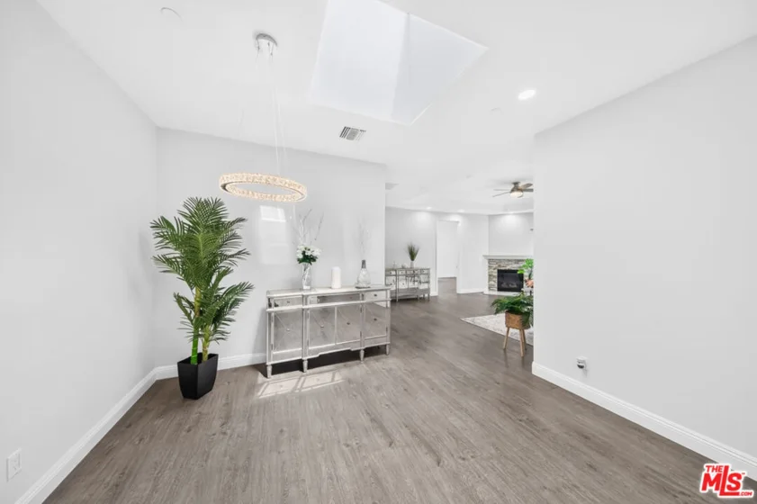 971 S St Andrews Place #301 photo 22
