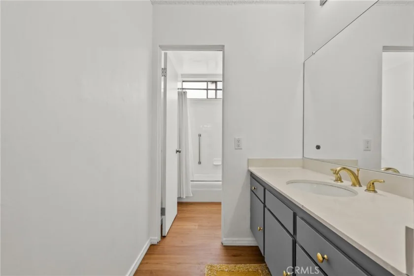 5454 Zelzah Avenue #309 photo 15