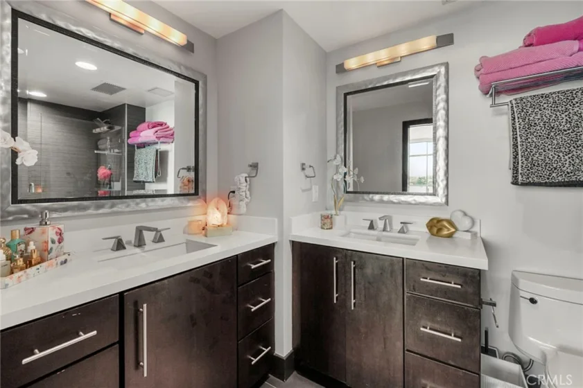 850 Beech #1205 photo 56