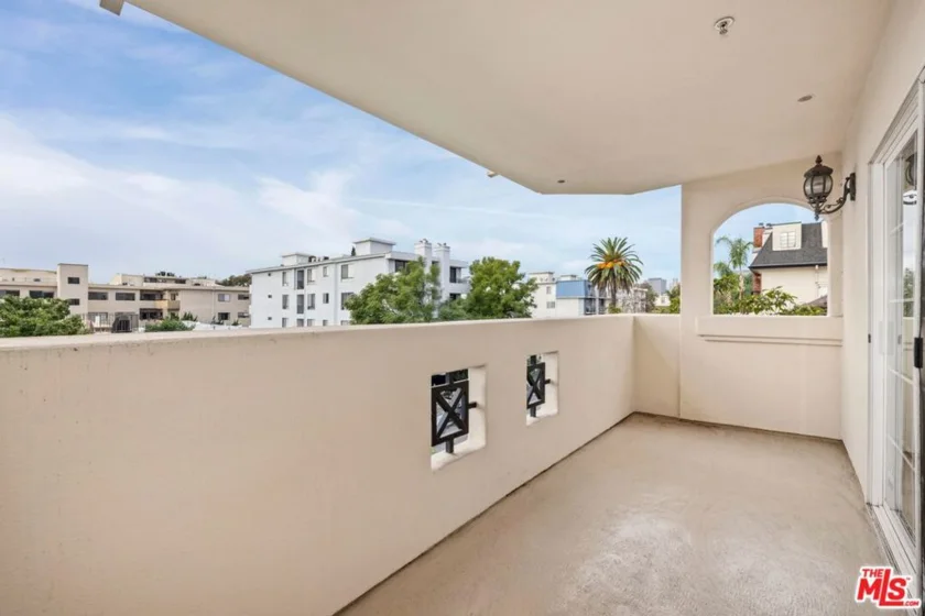 1948 Malcolm Avenue #305 photo 2