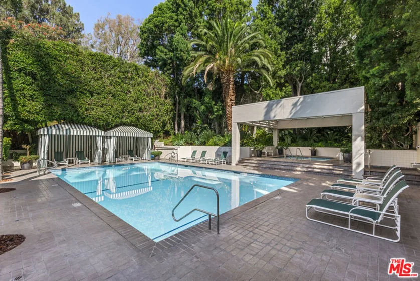 1131 Alta Loma Road #415 photo 3