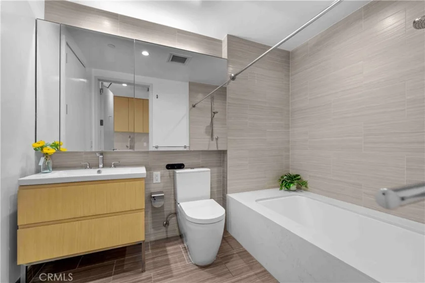 877 Francisco #517 photo 9