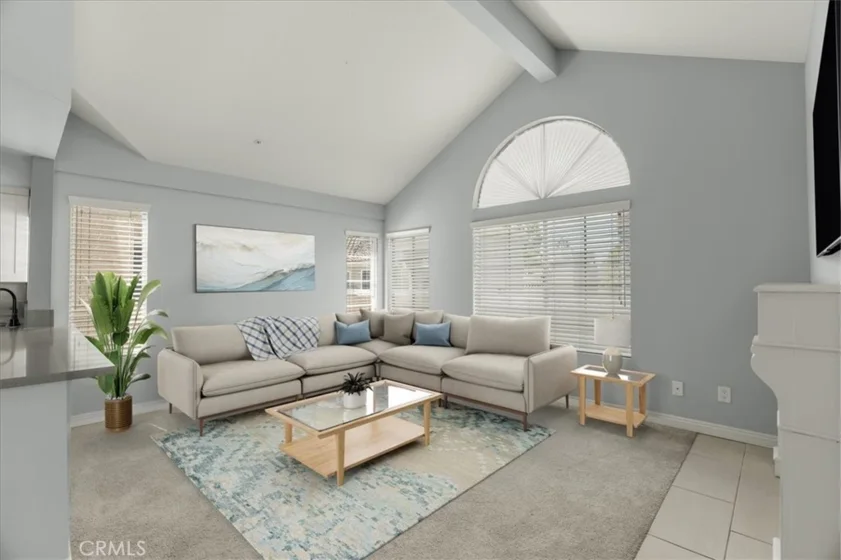 4561 Warner photo 1