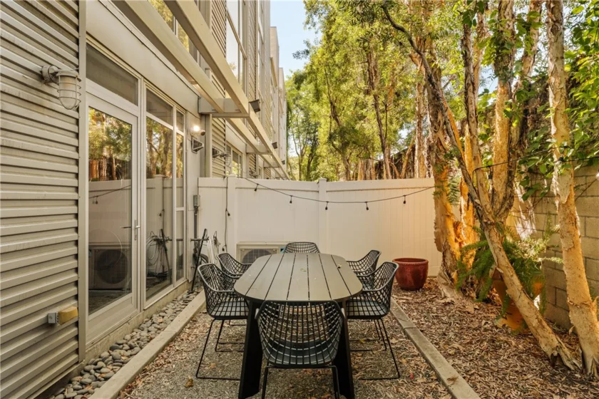 3450 W Cahuenga #907 photo 8