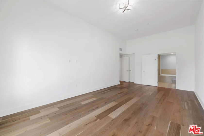 7133 Hawthorn Avenue #PH6 photo 17