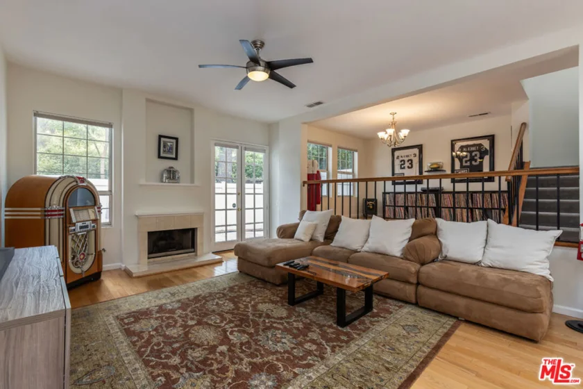 20950 Oxnard Street #10 photo 1