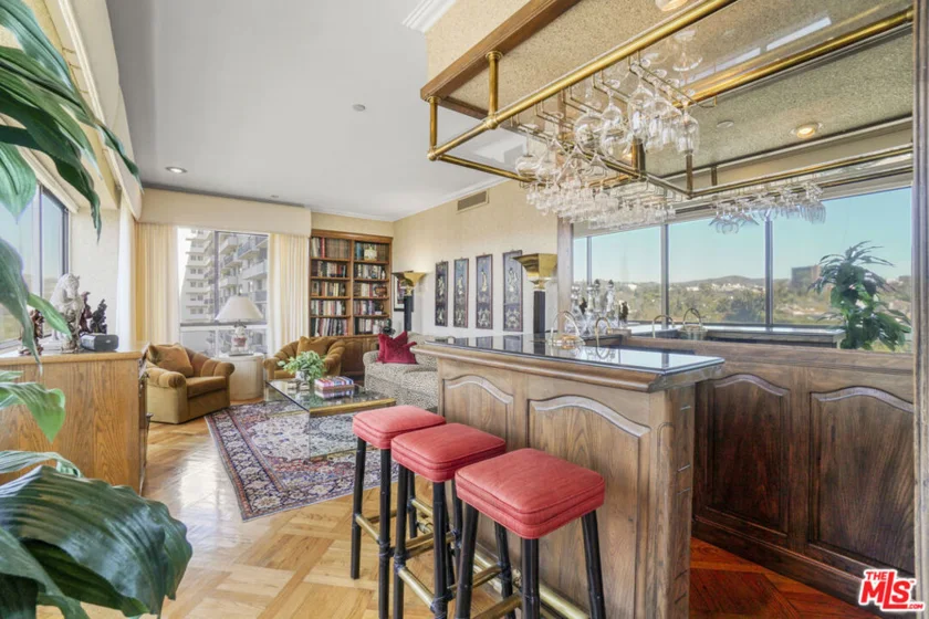 10551 Wilshire Boulevard #902 photo 9