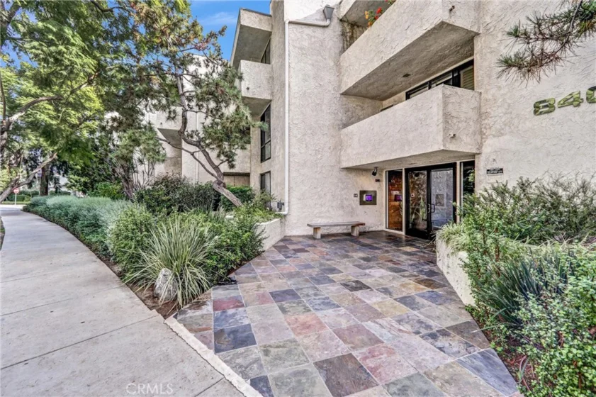 8400 De Longpre #212 photo 11