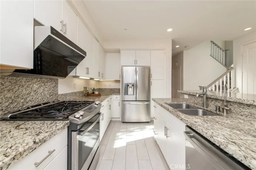 192 Finch photo 16