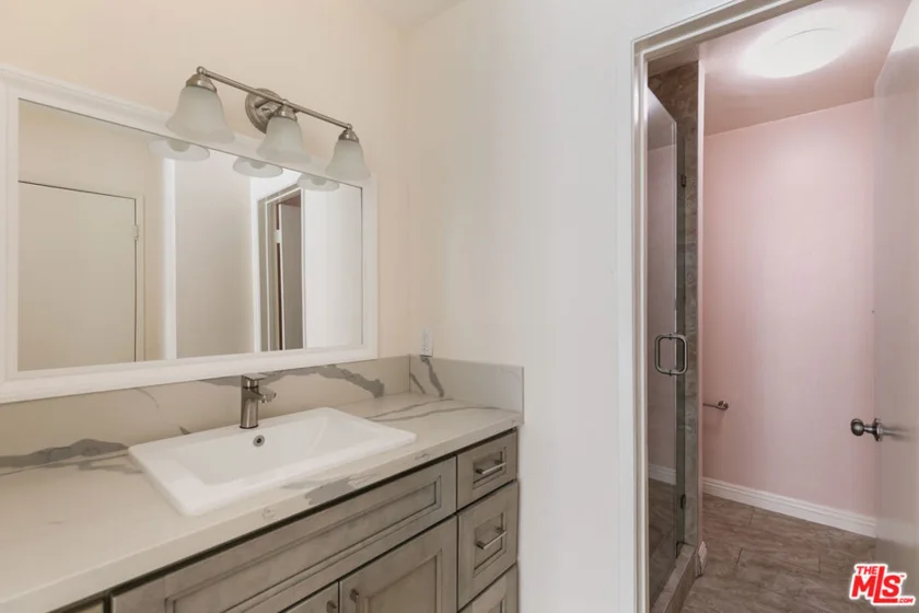 5460 White Oak Avenue #K103 photo 14