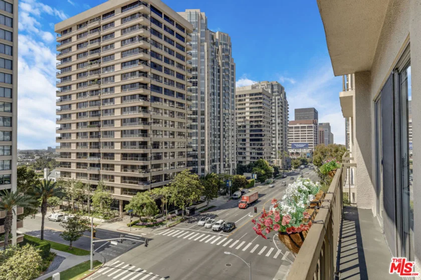 10747 Wilshire Boulevard #902 photo 2