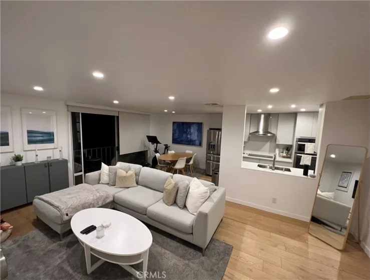 100 S Doheny #522 photo 1