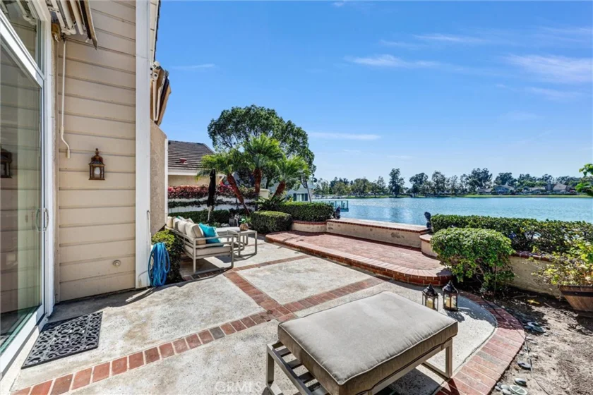 70 Fairlake photo 41