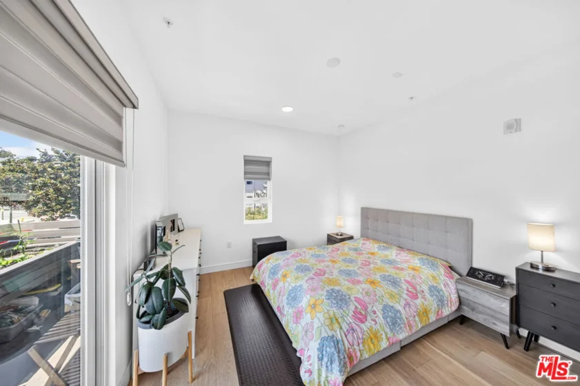 820 S Wilton Place #201 photo 5