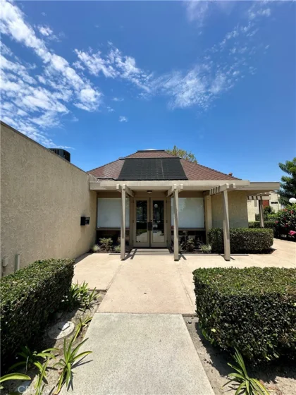 835 W Orangewood photo 32