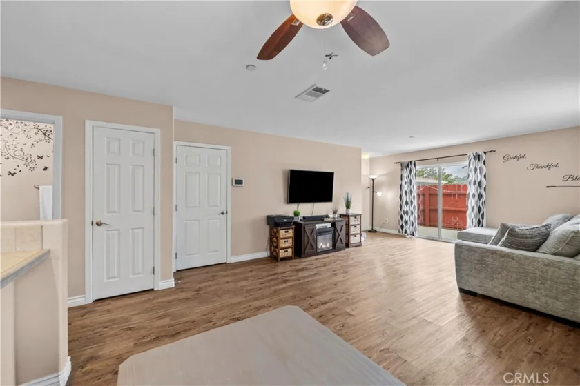 14552 Foothill photo 17