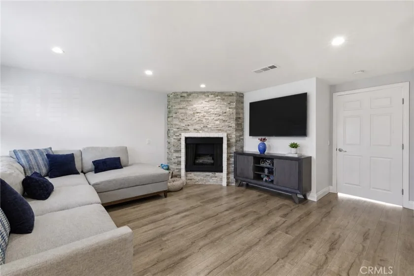 16717 Vanowen Street photo 2