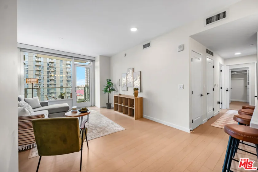 1050 S Grand Avenue #1303 photo 2