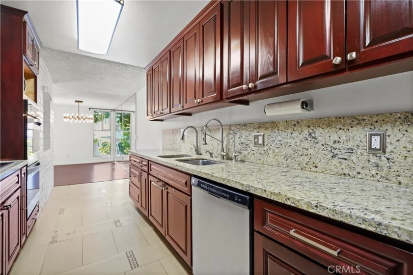 5330 Lindley #209 photo 10