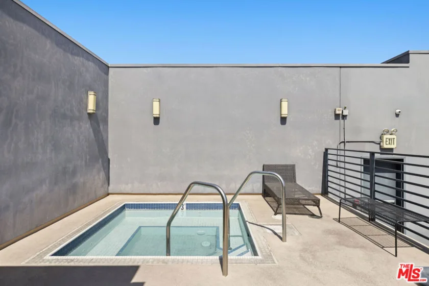 825 E 4th Street #503 photo 14