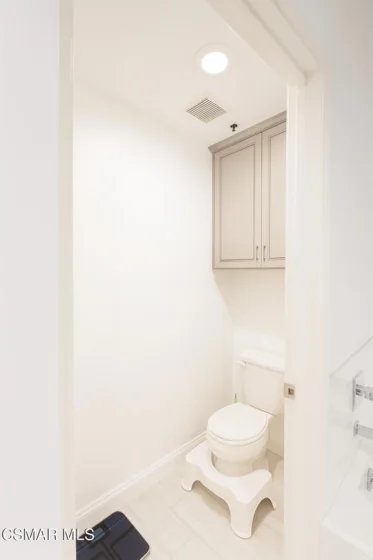 5350 White Oak Avenue #105 photo 30