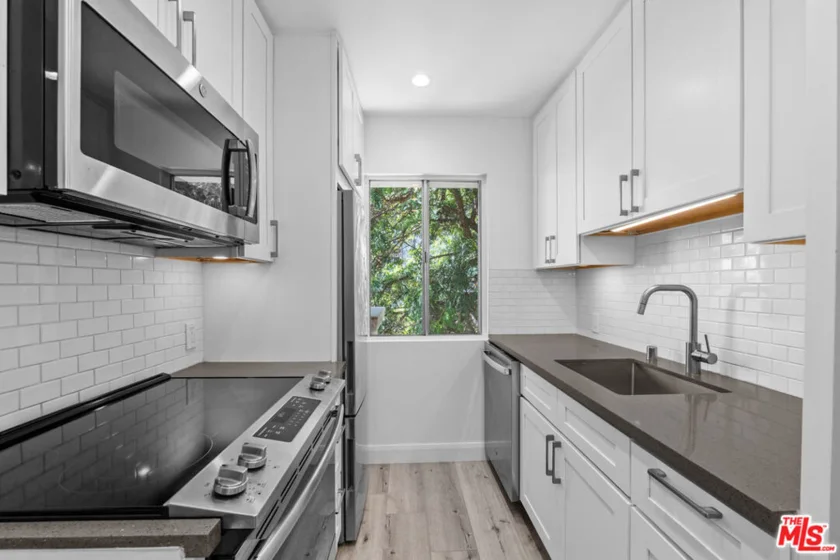 960 Larrabee Street #328 photo 15