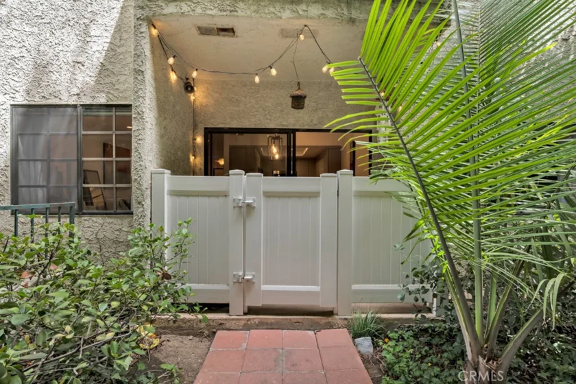 17914 Magnolia Boulevard #121 photo 13