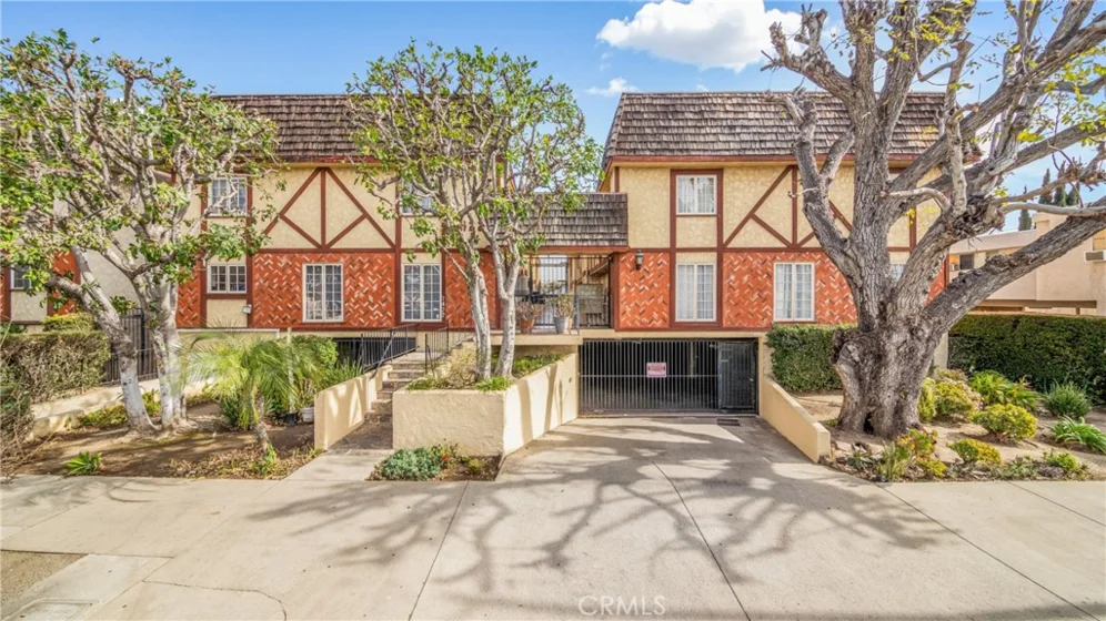 7422 Hazeltine Avenue #2 photo 1