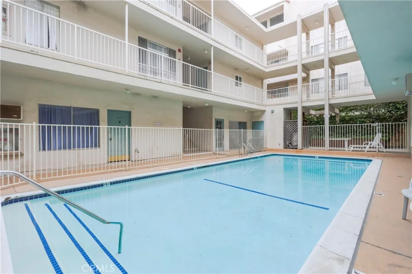 5320 Zelzah Avenue #201 photo 22
