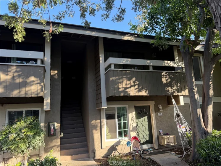 232 Springview photo 1