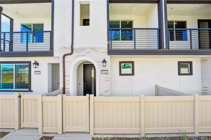 9524 Hannah Way photo 3