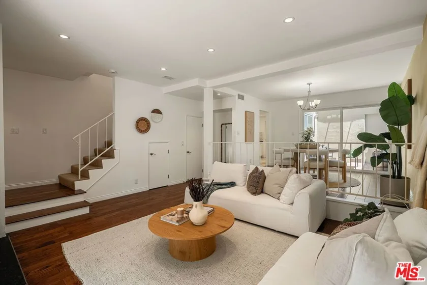 32 Village Parkway photo 6