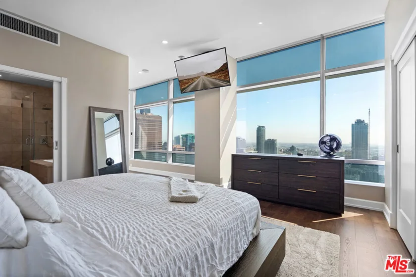 900 W Olympic Boulevard #32G photo 15
