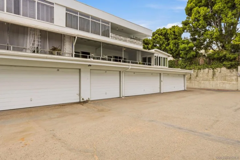 2364 Torrey Pines Road photo 27