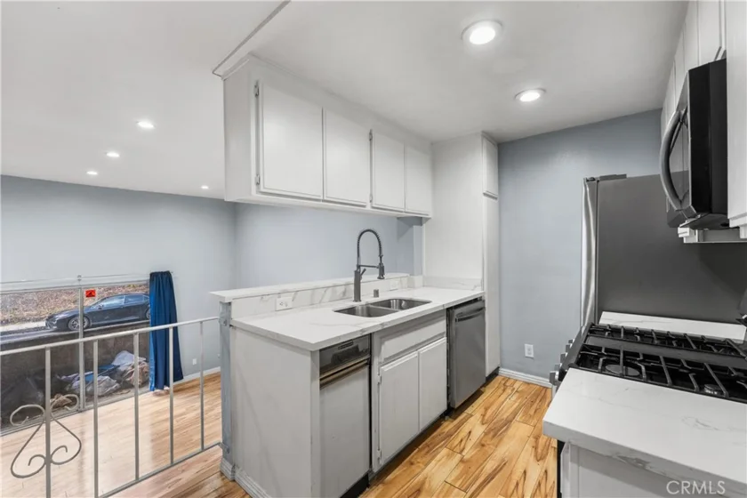 5500 Lindley #106 photo 12